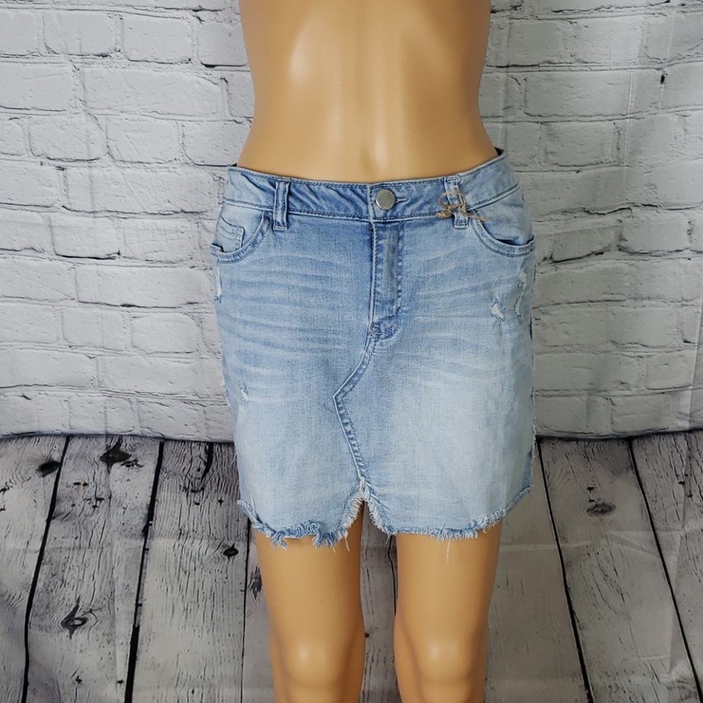 Rewind mini skirt. NWOT